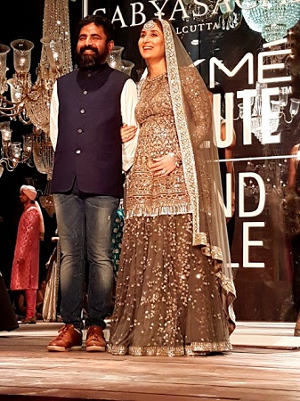 Pregnant Kareena Kapoor Walks for Sabyasachi at the LFW Grand Finale 2016