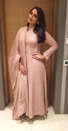 Sonakshi Sinha in Rimple and Harpreet Narula Chikankari Kurta Set