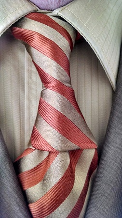 Krasny Hourglass Tie Knot