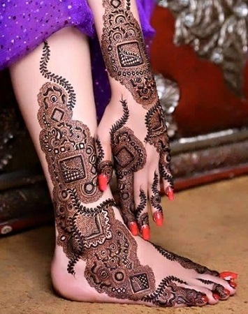 Beautiful KarwaChauth Mehendi Design