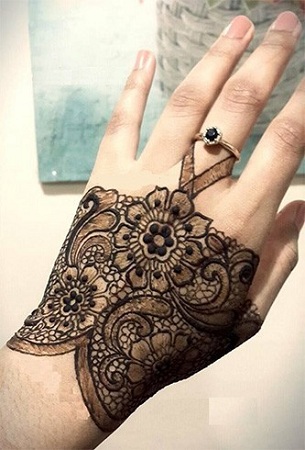 Beautiful Lace Mehendi Design