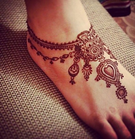 Beautiful jewellery design inspired mehendi design