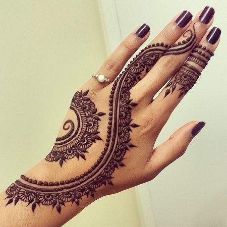 Beautiful minimalist mehendi design