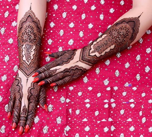 Fabulous Back Mehendi Design For Bride