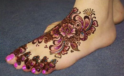 Glitter Mehendi Design For Feet