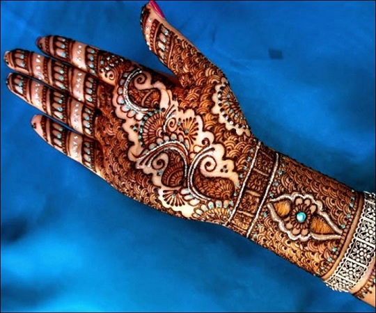 Glittery Shaded Mehendi Design