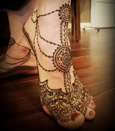 Jewellery inspired foot mehendi design