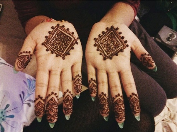 Minimalist mehendi design for palm