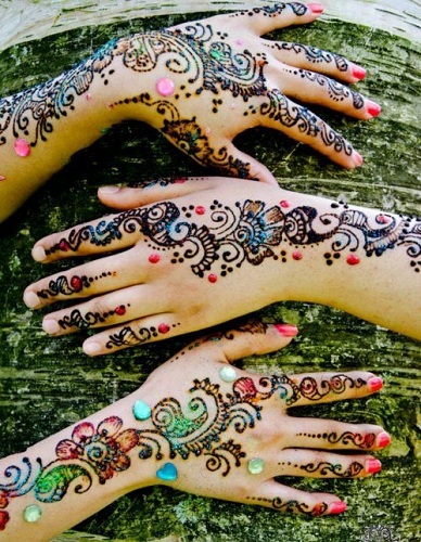 Multicolored Glitter Mehendi Design