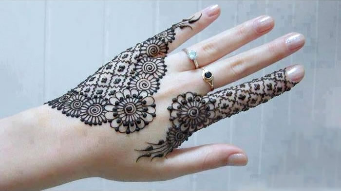 Net Floral Mehendi Design