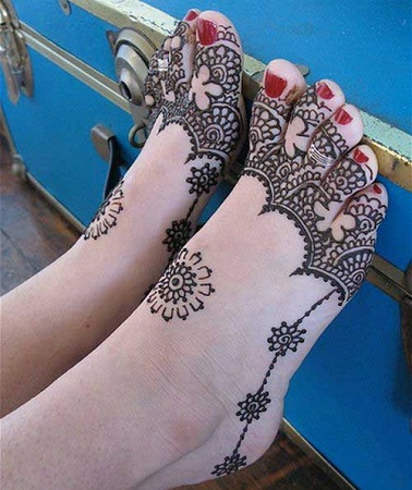 Net Type Foot Mehendi Design