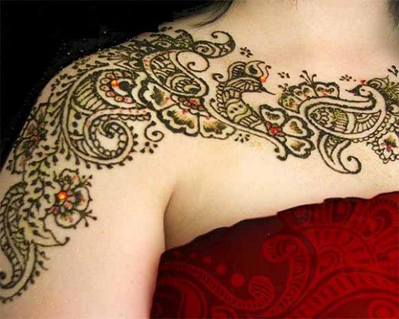 Paisley Mehendi on shoulders