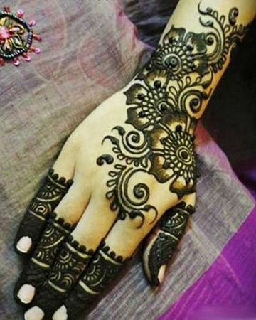 Pakistani Mehendi Back Design