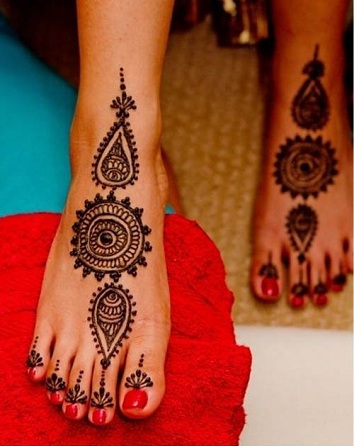 Round-foot-mehndi-designs