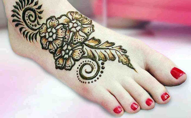 Shaded Mehendi Design For Leg