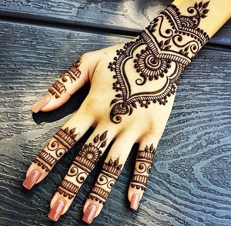 Simple Back Mehendi Design For Eid