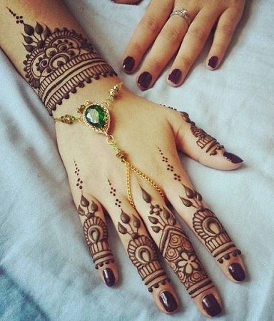 Simple Back Pakistani Mehendi Design