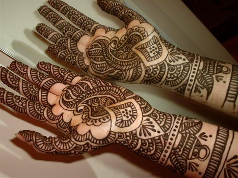 Simple Mehendi Design For KarwaChauth