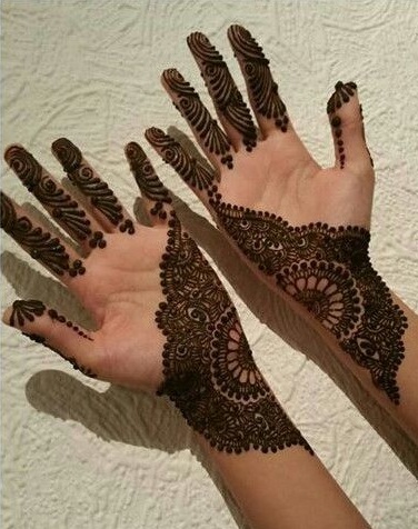 Stylish Pakistani Mehendi Design