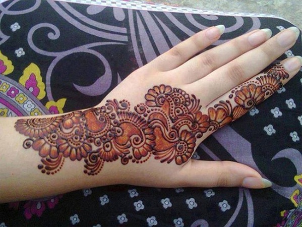 Trendy Punjabi Mehendi Design