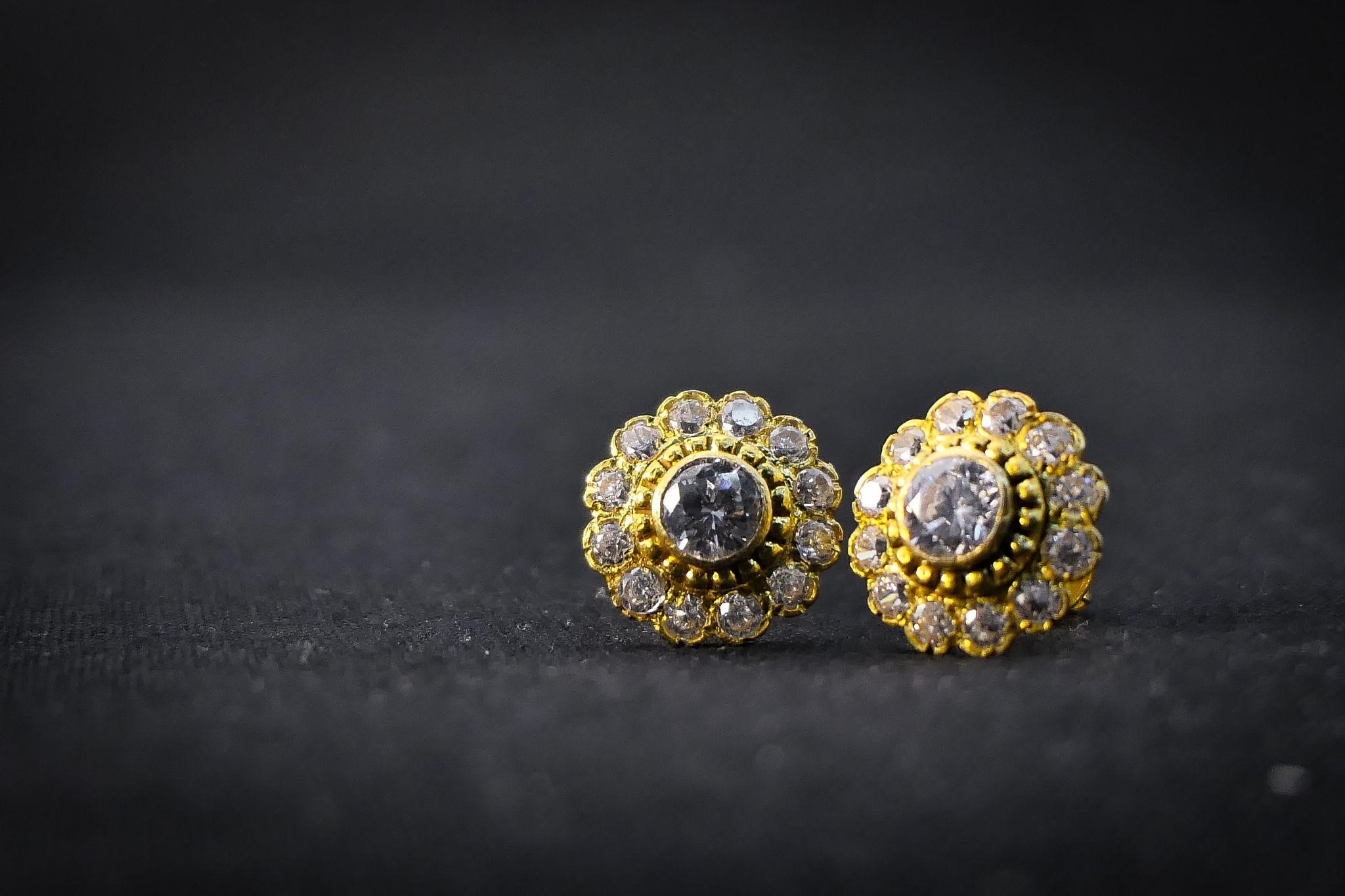 How to Spot Antique and Vintage Jewellery - FashionBuzzer.com