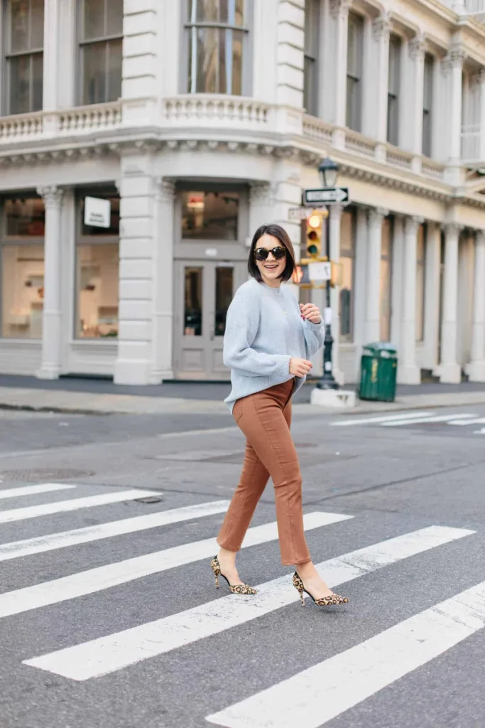 Brown trousers and light hues
